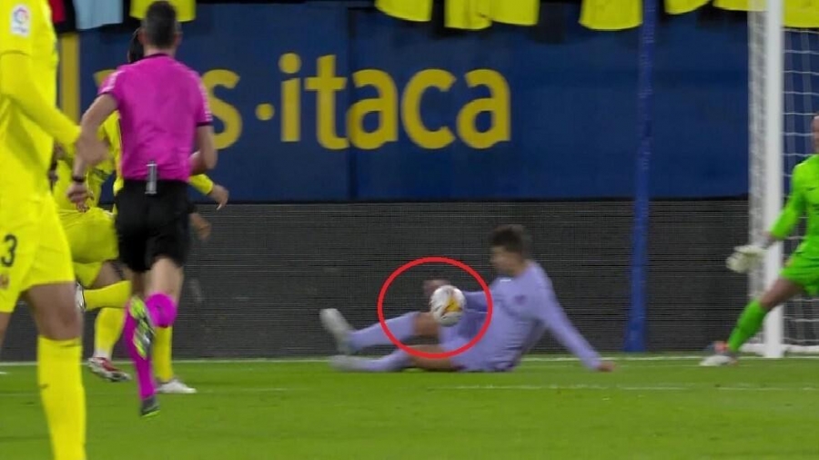 صوت الوطن نيوز | هل تغاضى الحكم عن احتساب ركلة جزاء مستحقة لفياريال؟