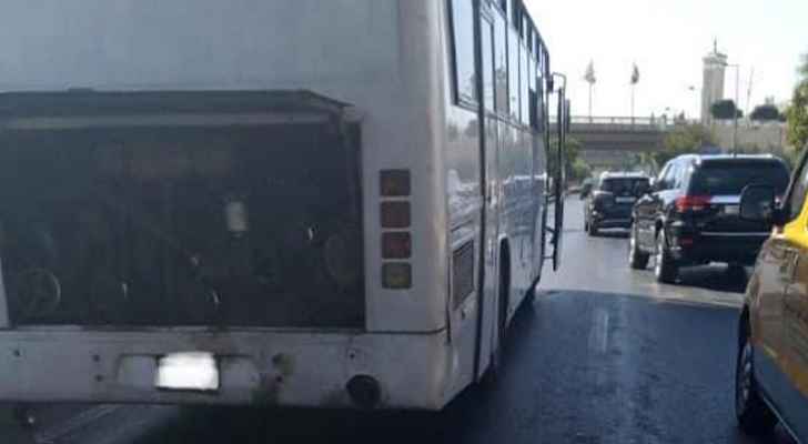 صوت الوطن نيوز | تعطل حافلة نقل كبيرة في شارع الاستقلال وإدارة السير تطلب توخي الحيطة والحذر