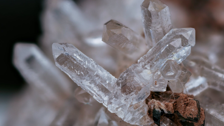 صوت الوطن نيوز | وداعا لشاشات الهاتف المحطمة! .. العلماء يصنعون زجاجا